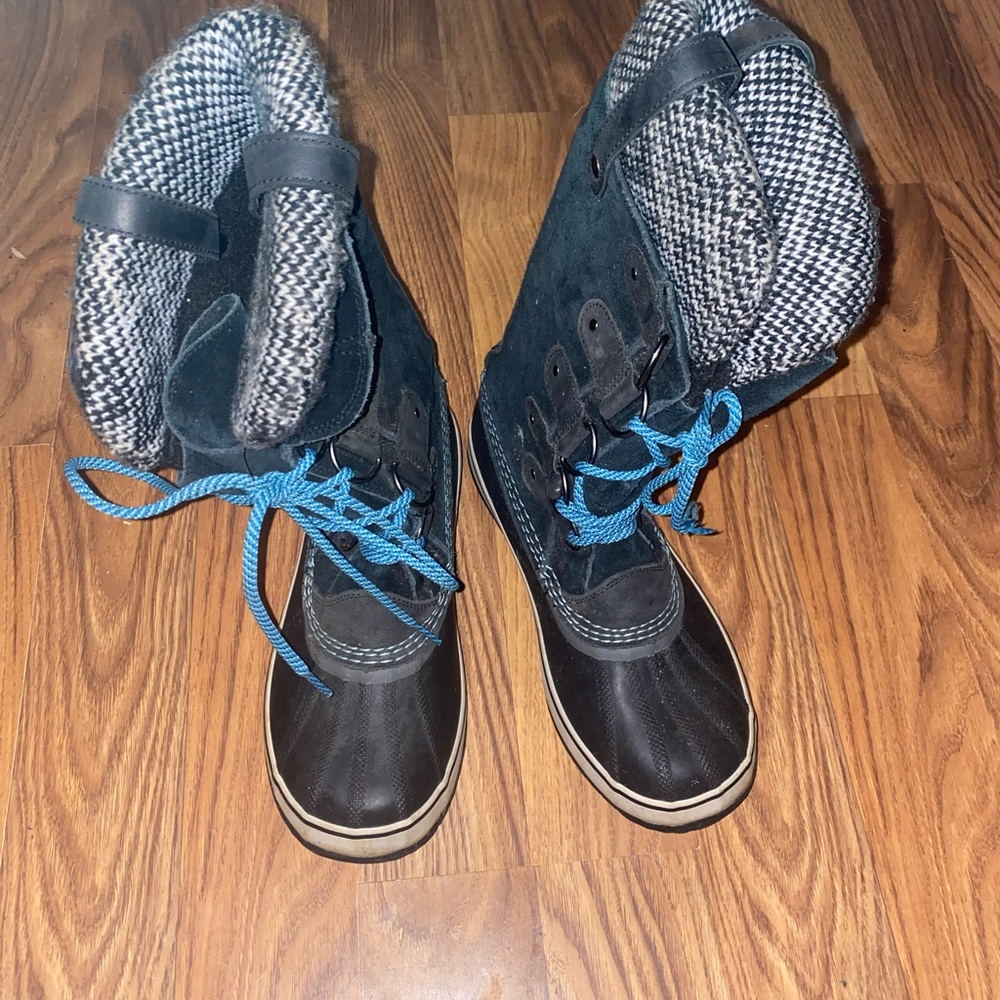 Only wore twice Sorel Joan of Attic Knit suede boots.  9.5 Everything in tact